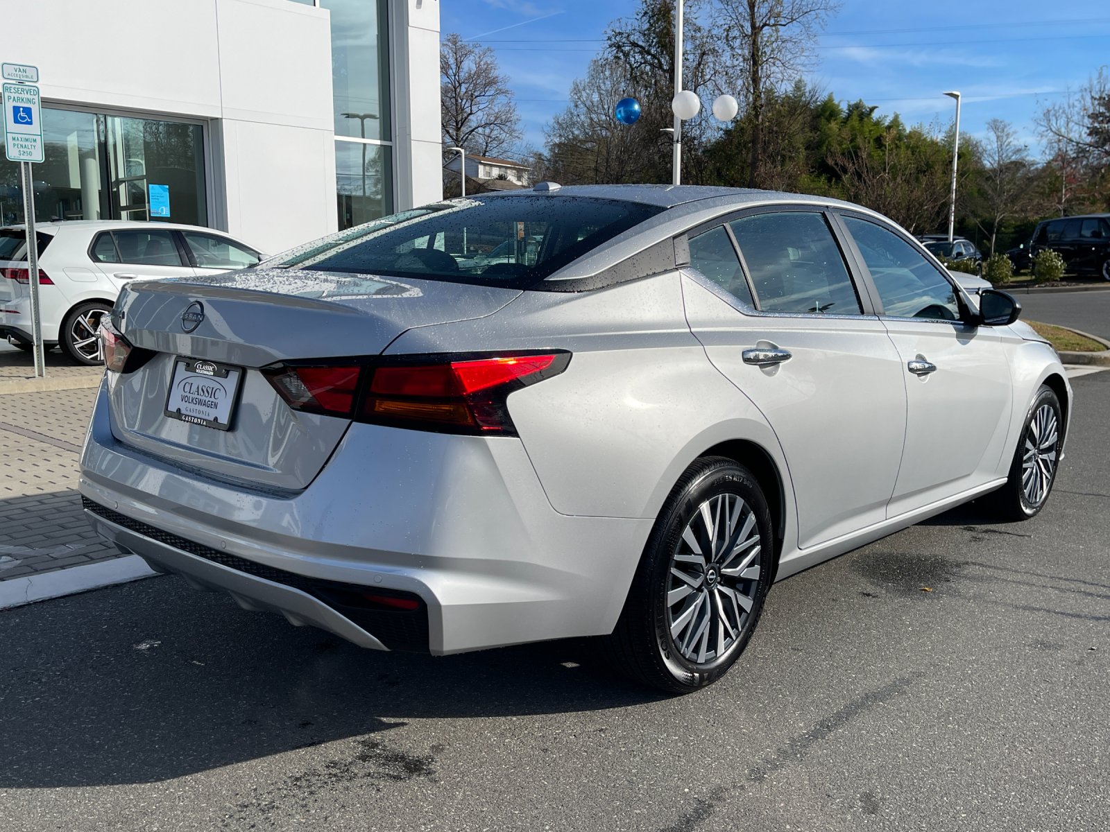 2025 Nissan Altima SV photo 3