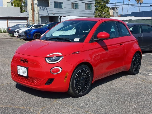 2024 Fiat 500e Red photo 3