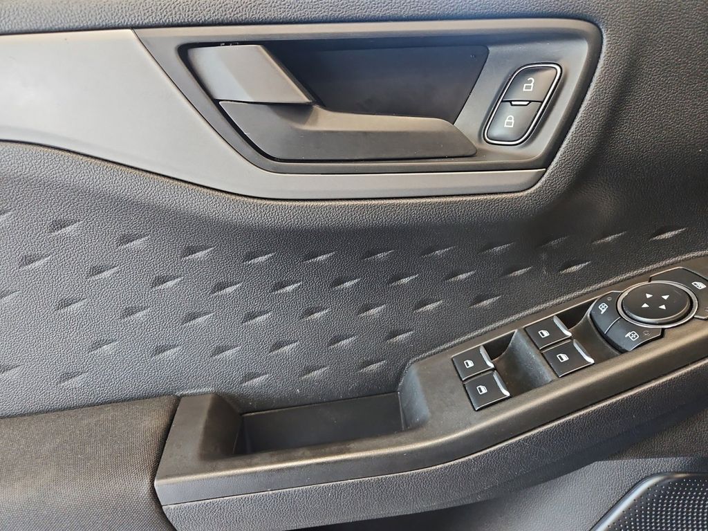 2020 Ford Escape S photo 12
