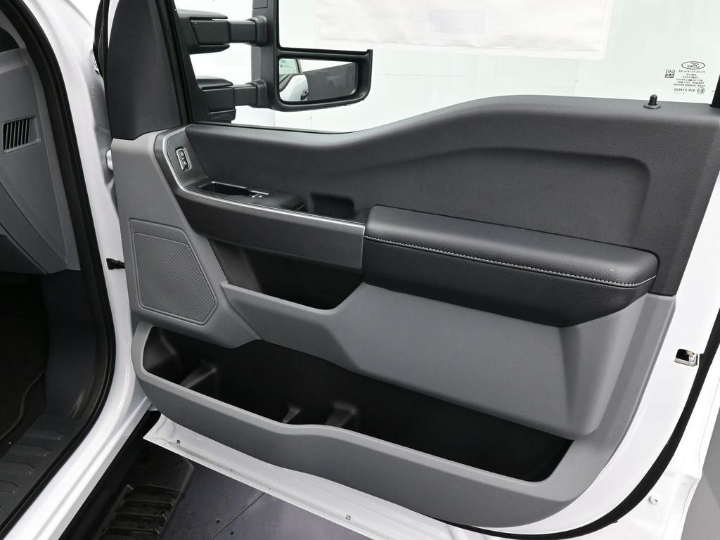 2026 Ford F-350 XLT photo 12