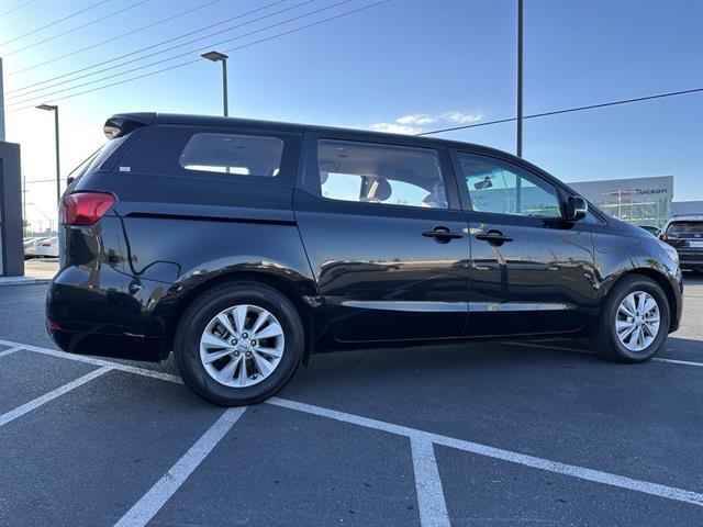 2017 Kia Sedona L photo 3
