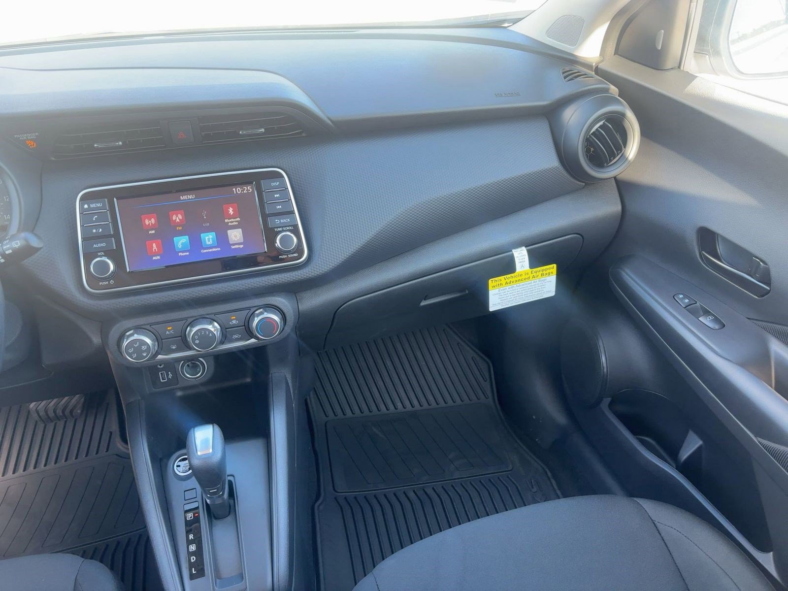 2025 Nissan Kicks Play S photo 24