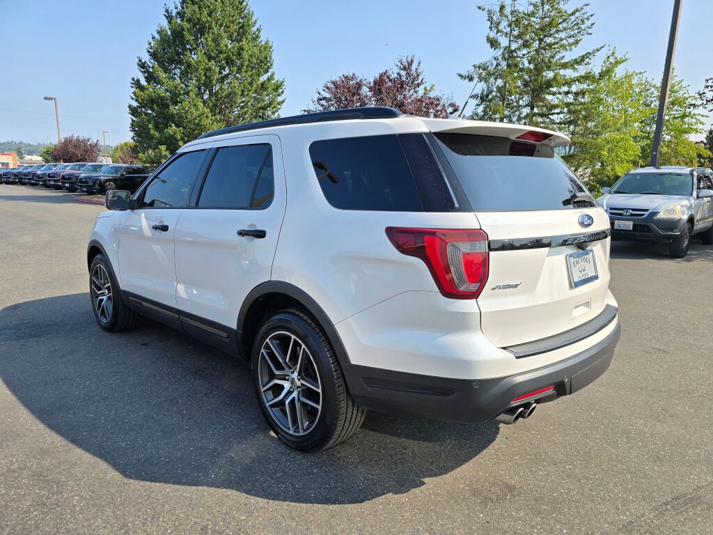 2018 Ford Explorer Sport photo 3