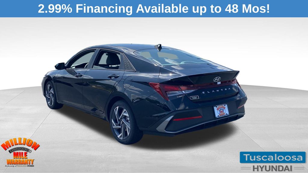 2025 Hyundai Elantra SEL Sport photo 3
