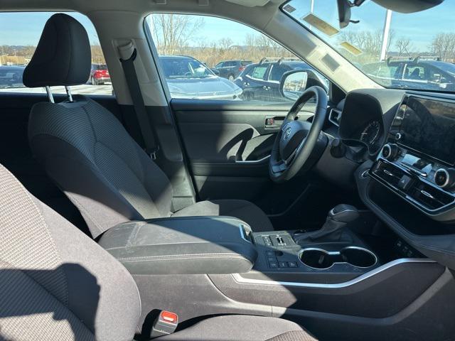 2024 Toyota Highlander LE photo 18
