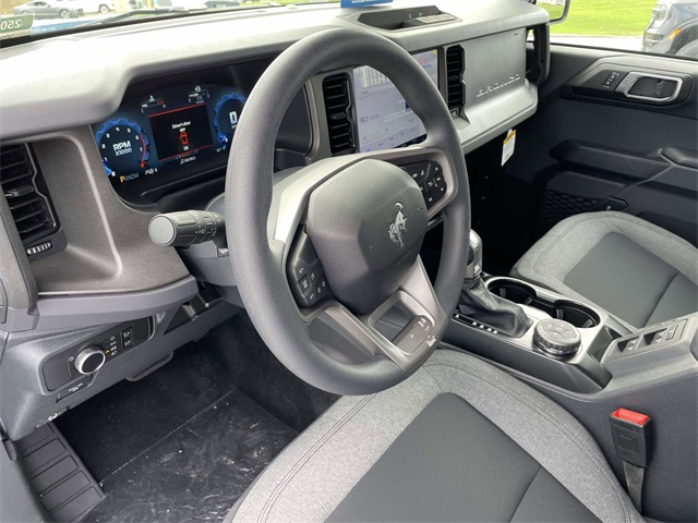 2025 Ford Bronco Base photo 9