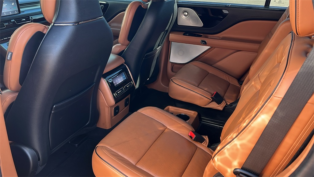 2023 Lincoln Aviator Black Label photo 4