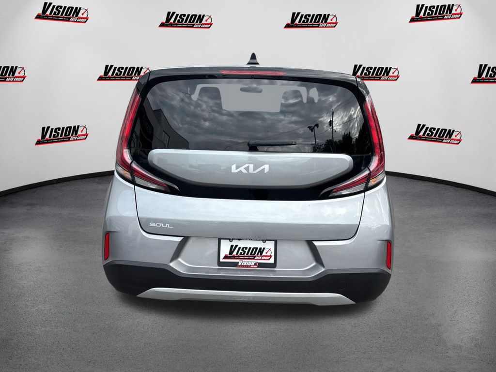 2023 Kia Soul LX photo 2