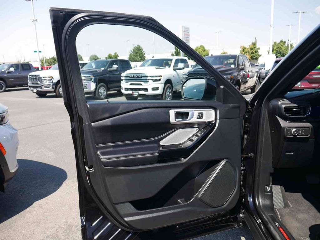 2022 Ford Explorer ST photo 22