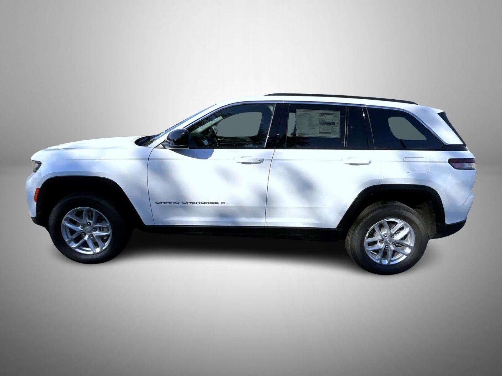 2025 Jeep Grand Cherokee Laredo photo 7