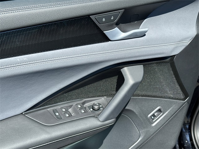 2025 Volkswagen Tiguan SE photo 31