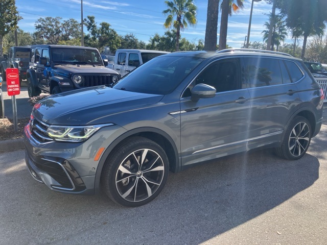 2022 Volkswagen Tiguan SEL Premium R-Line photo 2