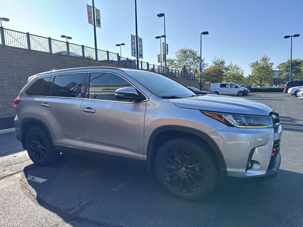 2019 Toyota Highlander SE XLE photo 7