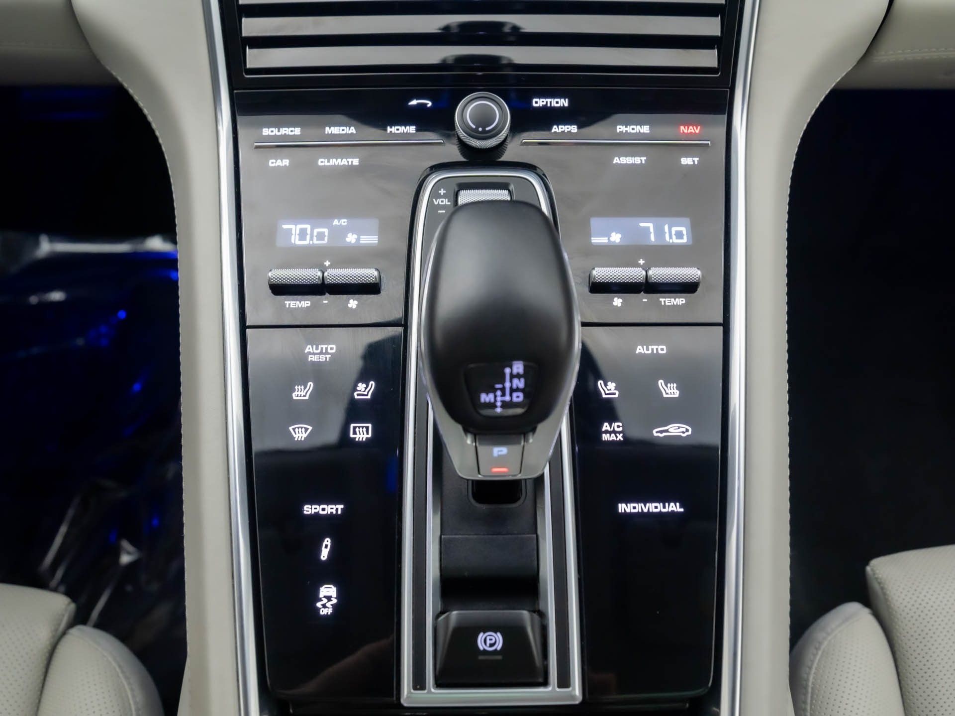 2020 Porsche Panamera 4 photo 24