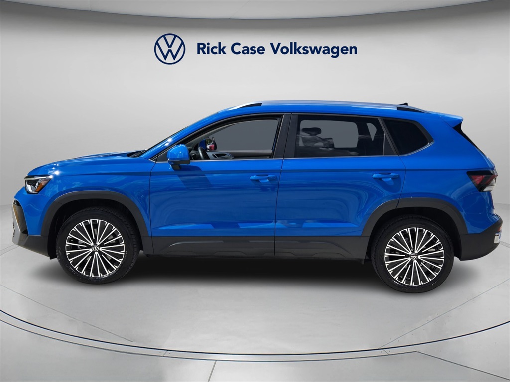 2025 Volkswagen Taos SE photo 3