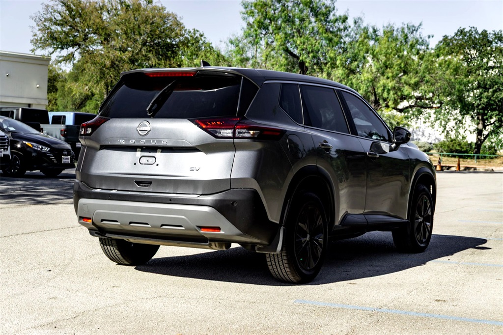 2023 Nissan Rogue SV photo 4