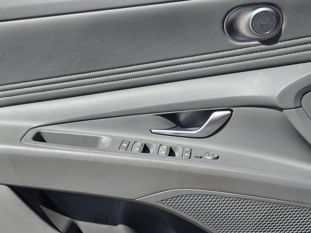 2024 Hyundai Elantra SEL Convenience photo 20