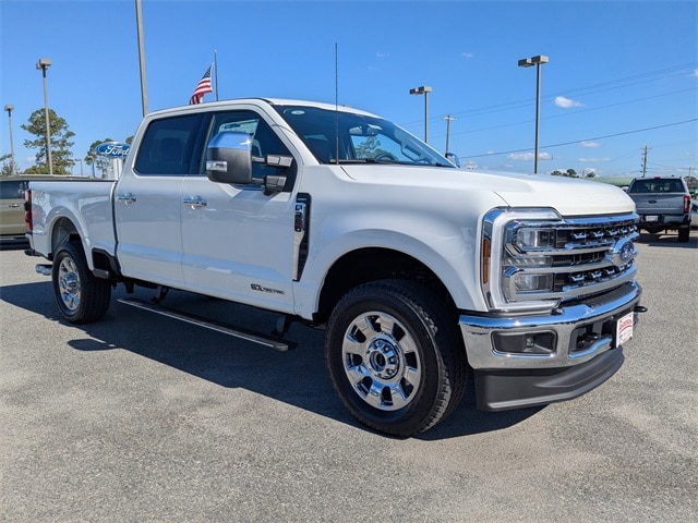 2026 Ford F-350 Lariat photo 2