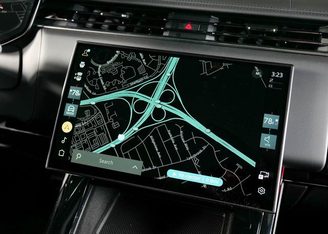 2025 Land Rover Range Rover Sport SE photo 14