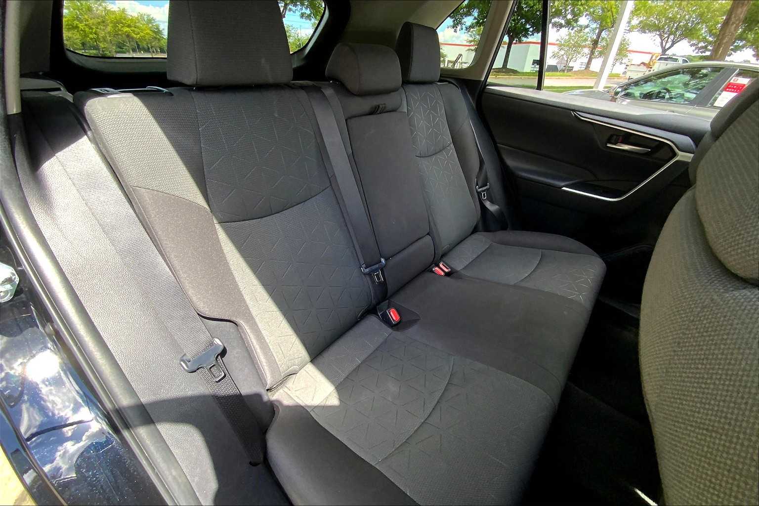 2023 Toyota RAV4 XLE photo 18