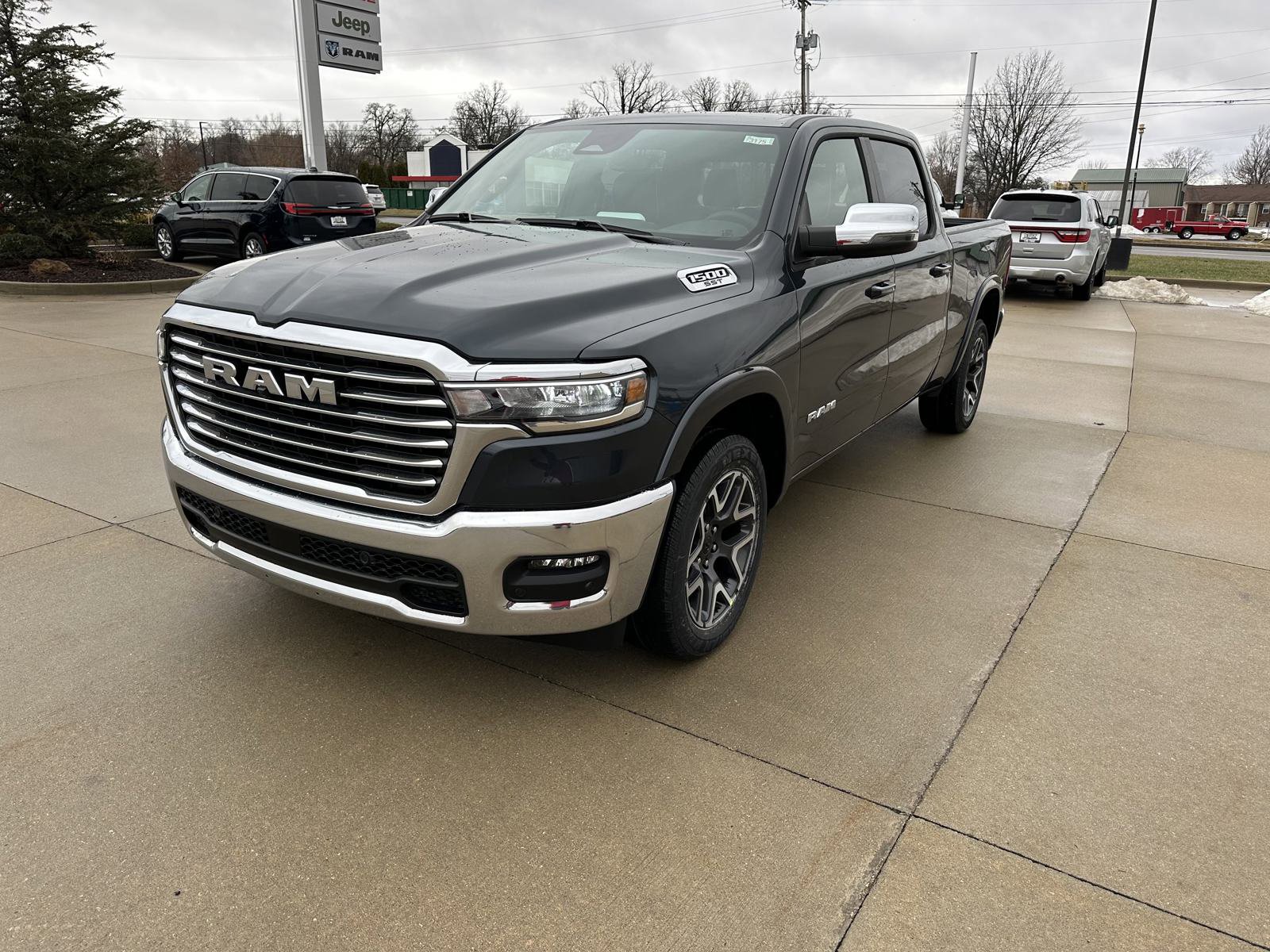 2025 Ram 1500 Laramie photo 3