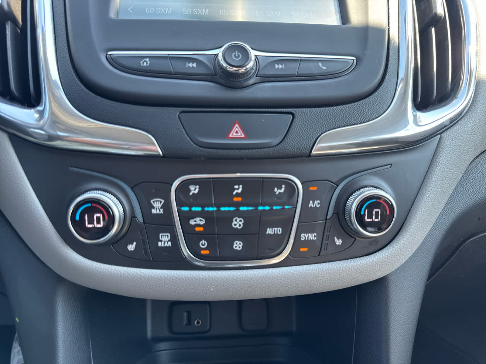 2018 Chevrolet Equinox LT photo 17