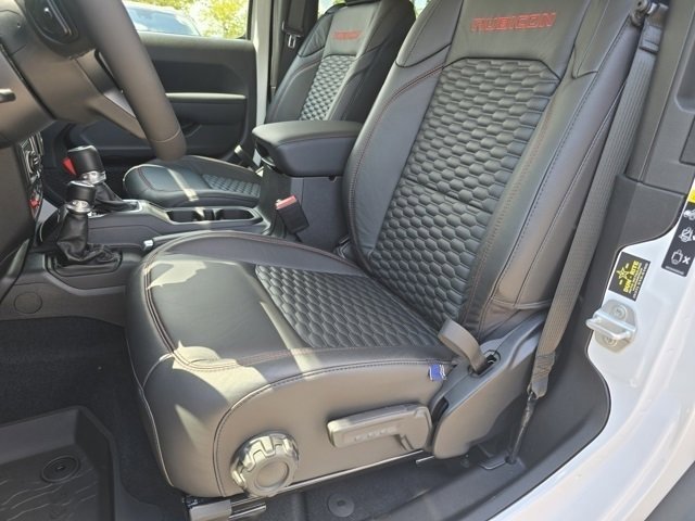 2025 Jeep Wrangler Rubicon photo 3
