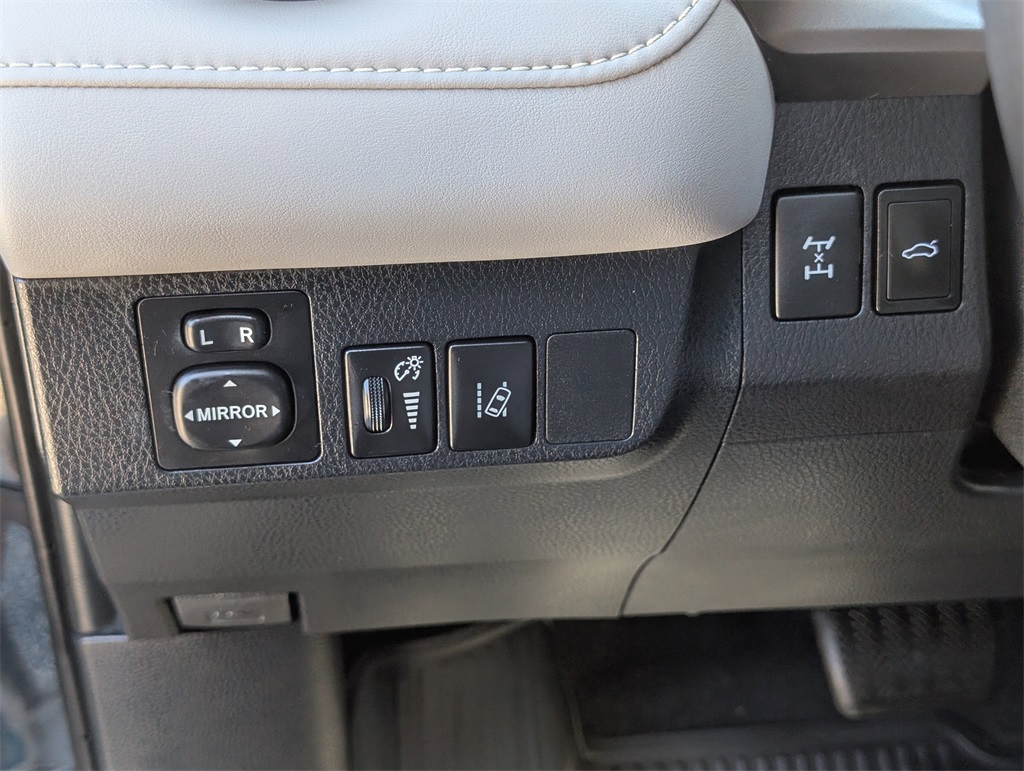 2017 Toyota RAV4 XLE photo 11