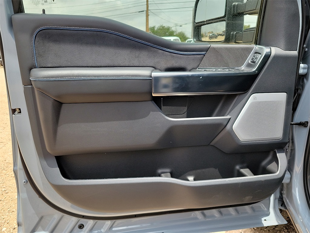 2025 Ford F-350 photo 17