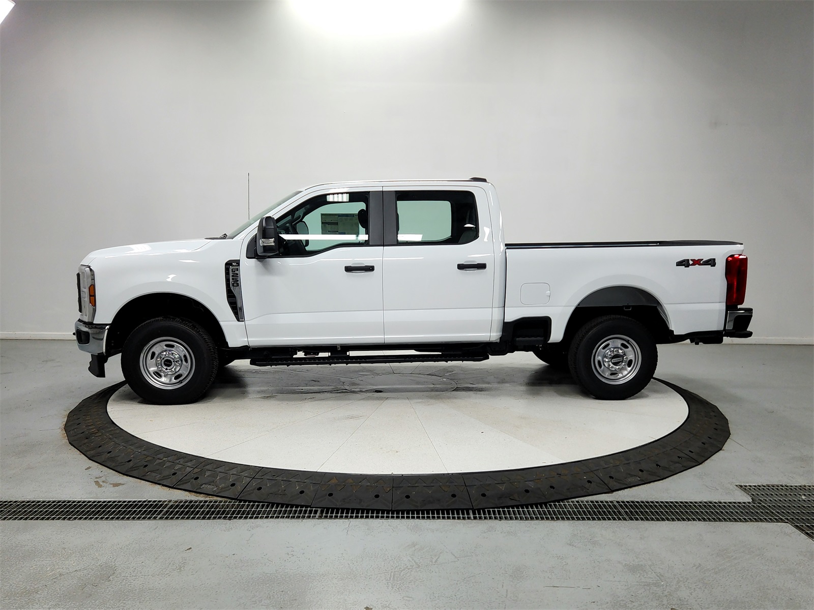 2025 Ford F-250 XL photo 4