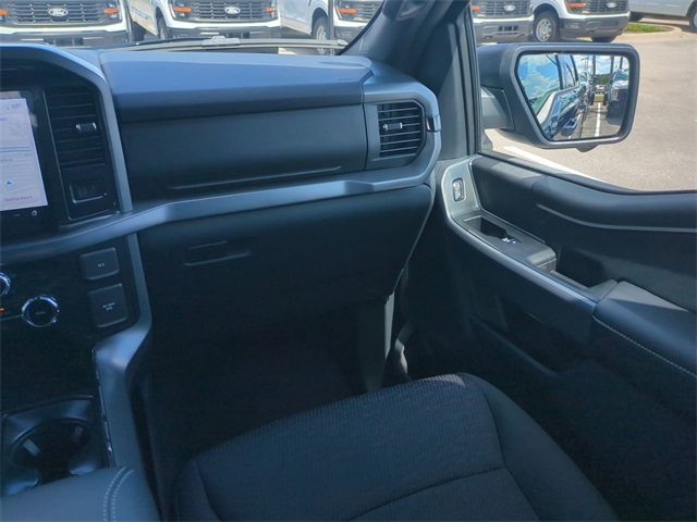 2025 Ford F-150 XLT photo 14