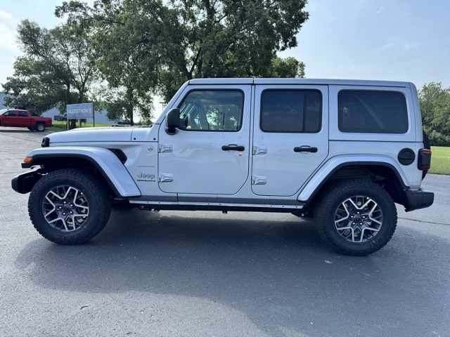 2024 Jeep Wrangler Sahara photo 4