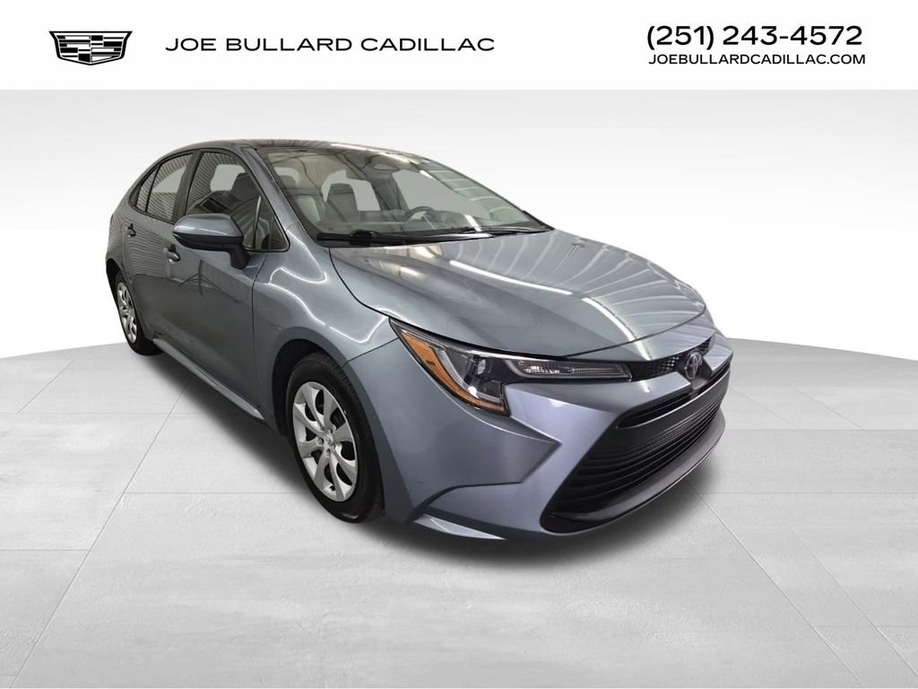 2023 Toyota Corolla LE's photo