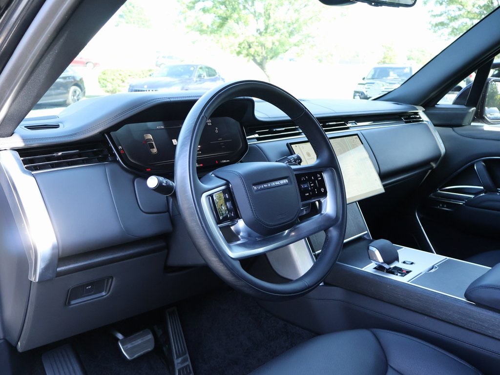 2025 Land Rover Range Rover SE photo 17