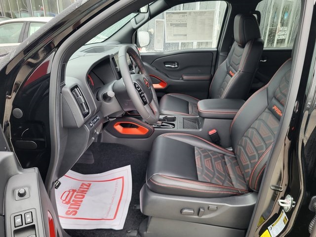 2025 Nissan Frontier PRO-4X photo 10
