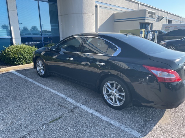 2010 Nissan Maxima SV photo 3