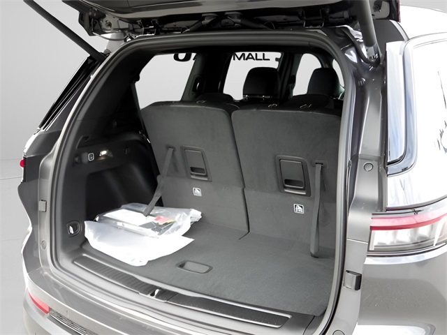 2025 Jeep Grand Cherokee Limited photo 4