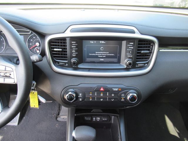 2019 Kia Sorento LX photo 17