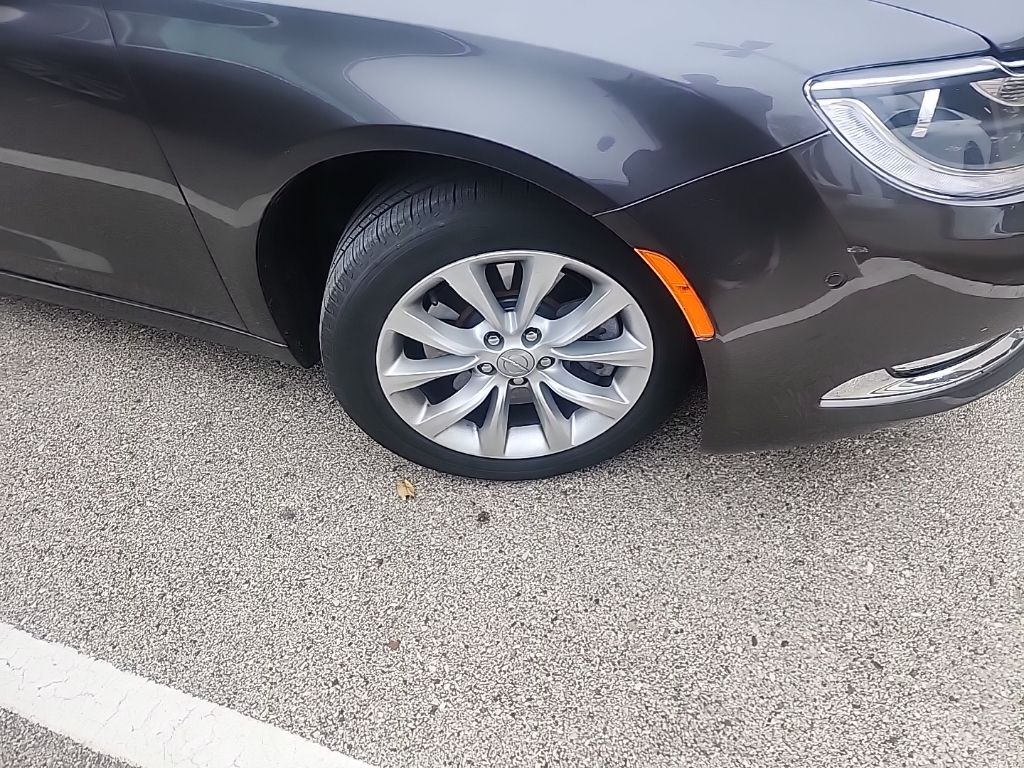 2015 Chrysler 200 C photo 2