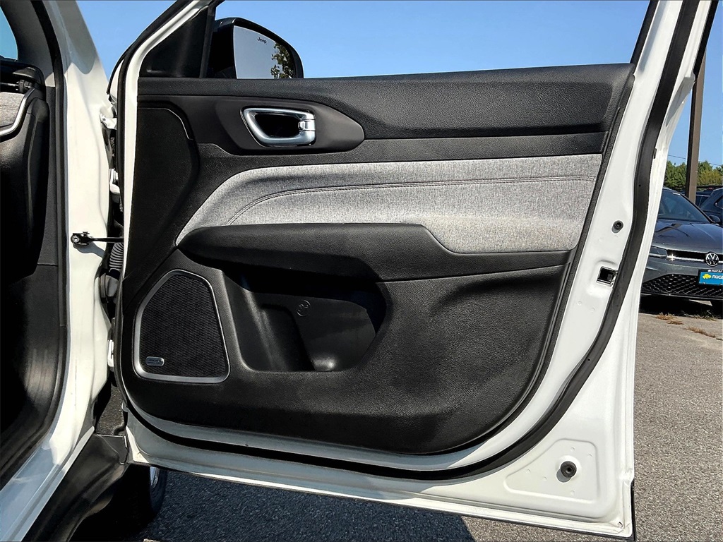 2022 Jeep Compass Latitude Lux photo 11