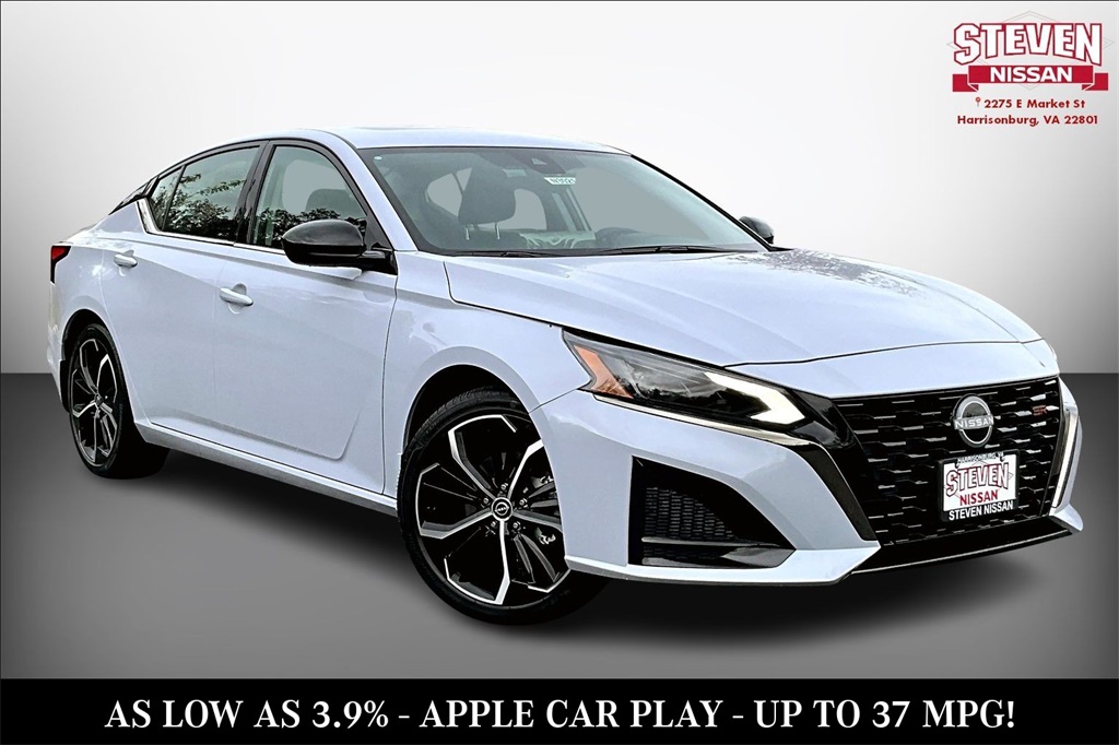 2025 Nissan Altima SR's photo