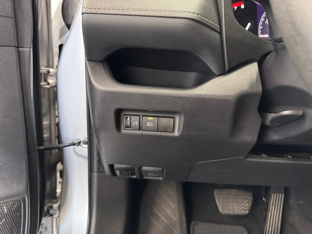 2024 Toyota RAV4 XLE photo 14