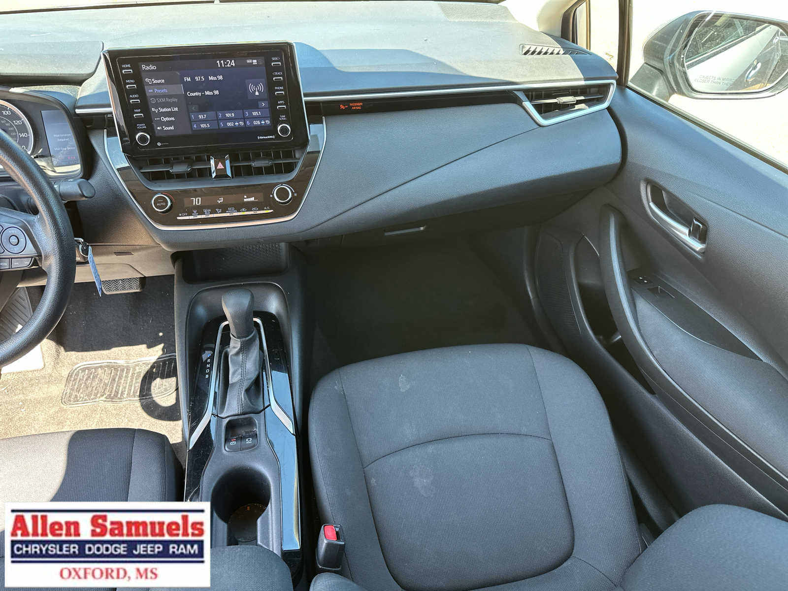 2021 Toyota Corolla LE photo 13