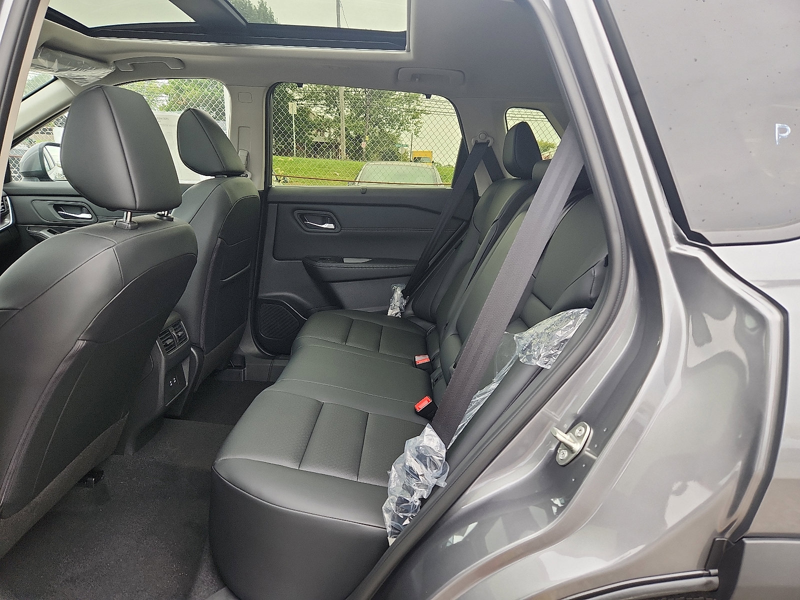 2026 Nissan Rogue SV photo 2