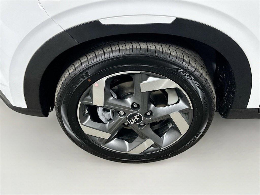 2025 Hyundai Venue Limited photo 14