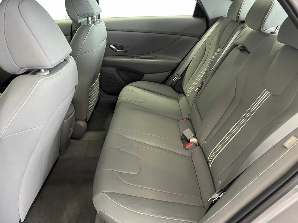 2025 Hyundai Elantra SEL Convenience photo 31