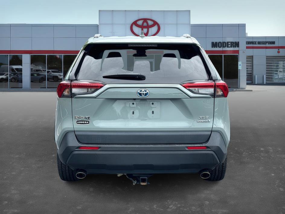 2022 Toyota RAV4 Hybrid XLE photo 4