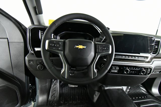 2025 Chevrolet Silverado 2500HD LT photo 2