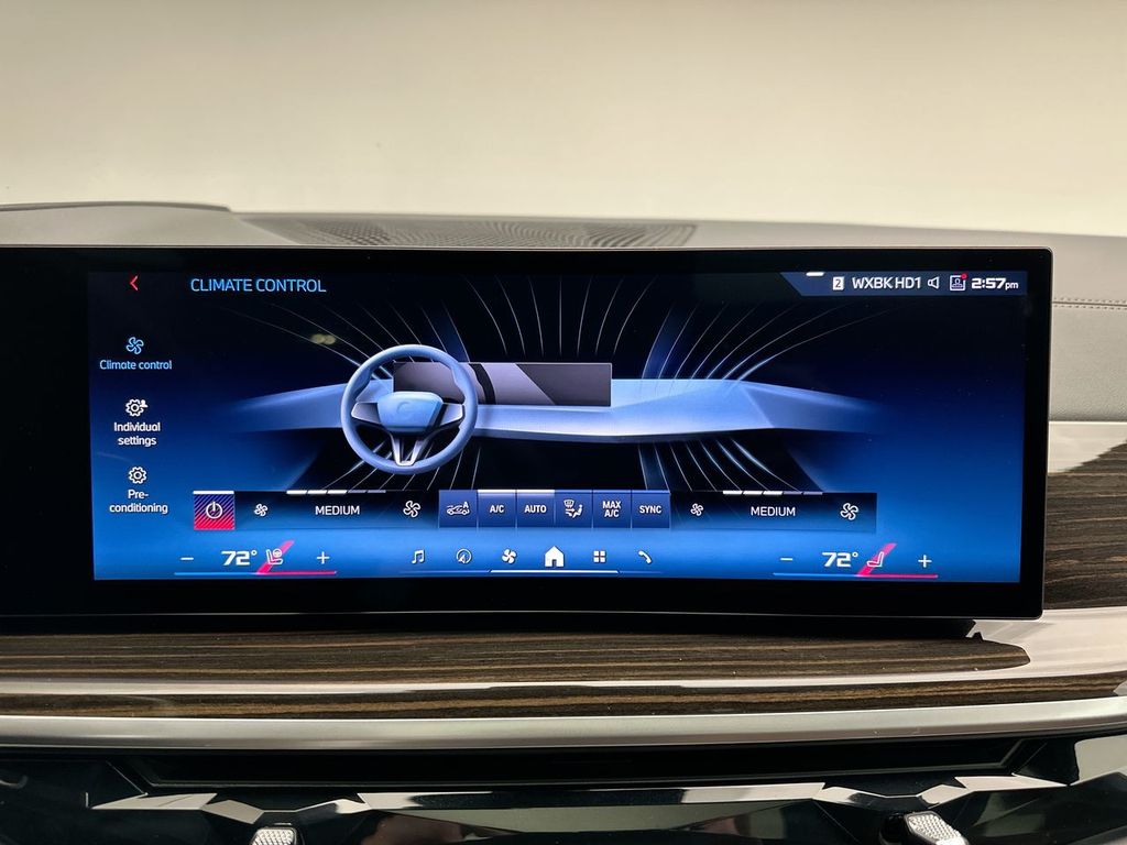 2025 Bmw X7 M60i photo 14