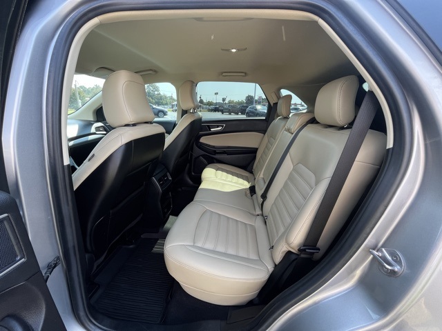 2021 Ford Edge SEL photo 5